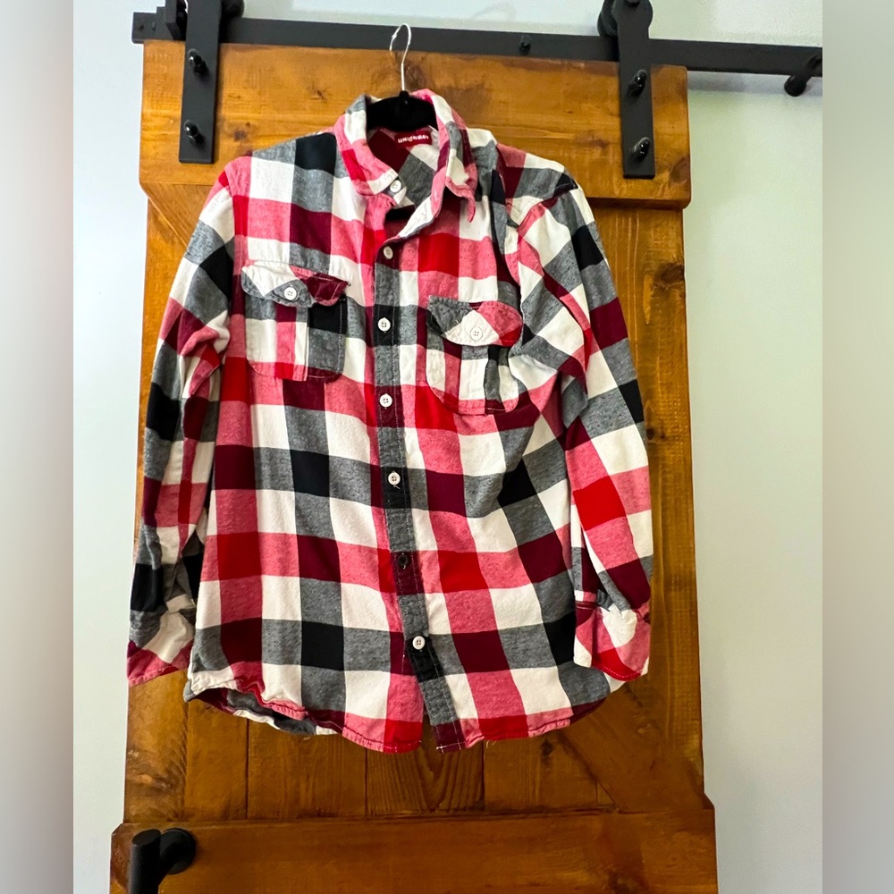 UnionBay button-down front pockets casual shirt. Buffalo check, Red/Black